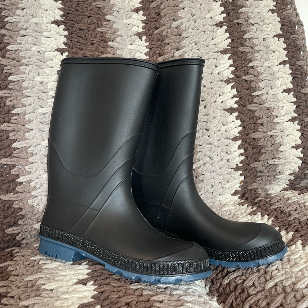Black Rubber Rain Muck Boots